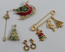 Vintage Christmas Assorted Jewelry Lot Damaged Craft Missing Rhinestones - £5.46 GBP
