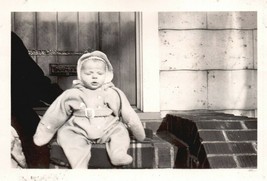 VINTAGE PHOTO 19404 B &amp; W 2 3/4&quot; x 2 1/2 BABY IN OUTDOOR ON STOOP closed - $0.99