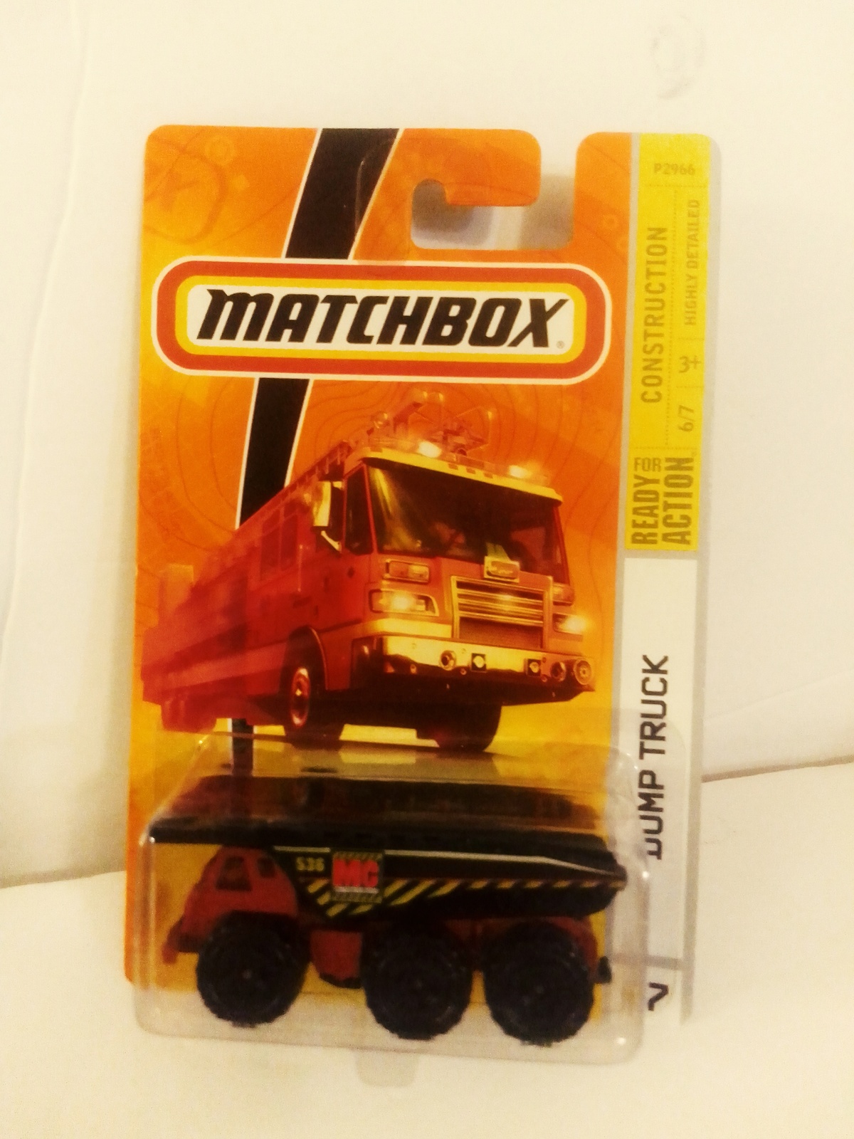 Matchbox 2009 #67 Dark Red Dump Truck Construction Series Mint On Card  - $11.99