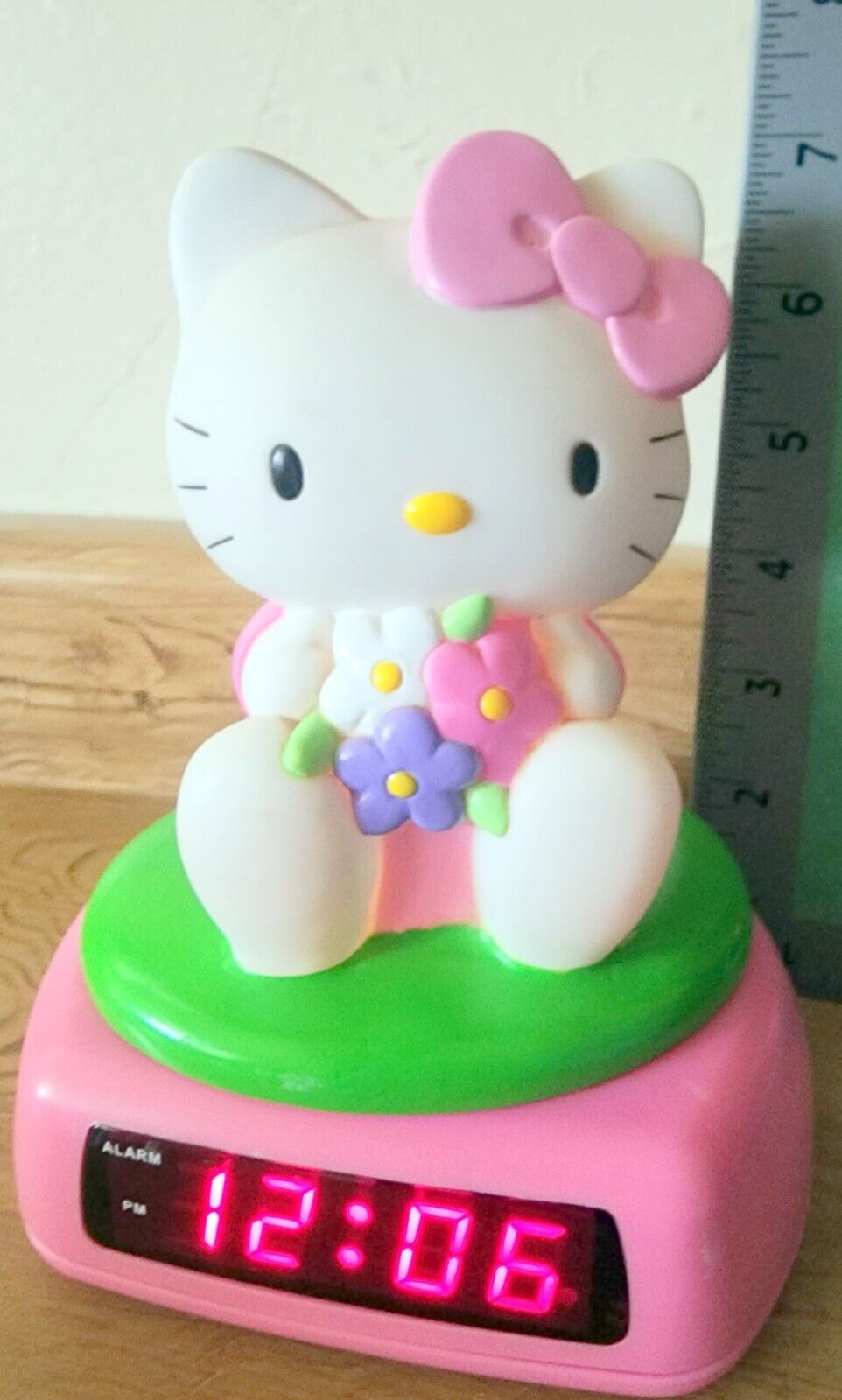 Sanrio Hello Kitty Digital Alarm Clock Vintage Pink Flowers Tested and