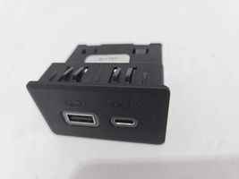 2019-2024 Chevy Blazer 2Lt 3.6L Usb Charger 2 Port Receptacle Module 135... - $1,475.35 MXN