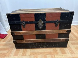 Vintage WOOD STEAMER TRUNK chest coffee table storage box antique loft decor red - £70.76 GBP