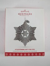 2017 Hallmark A Glistening Gift For You Christmas Ornament Member Exclusive Nib - £13.58 GBP