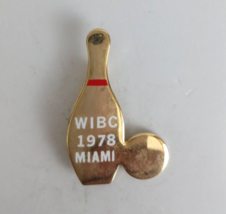 Vintage WIBC 1978 Miami Bowling Pin &amp; Ball Gold Tone Bowling Lapel Hat Pin - £4.96 GBP