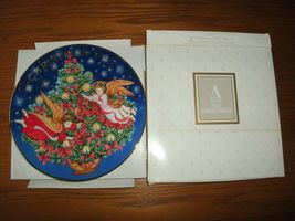 Avon Christmas Plate 1995 Trimming The Tree porcelain 8 in. 22k gold tri... - £7.95 GBP