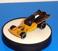 Hot Wheels 1 Loose Character Car Daffy Duck Mtflk Dark Yellow w/ OH5SPs - £2.40 GBP