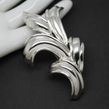 Stylish Vintage Signed MONET Modernist Silver Flourish BROOCH Pin Jewellery - £24.17 GBP