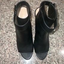Beautiful Black and Gold Open Toe Leather Wedge - $39.22 CAD