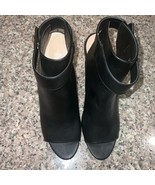 Beautiful Black and Gold Open Toe Leather Wedge - €24,20 EUR