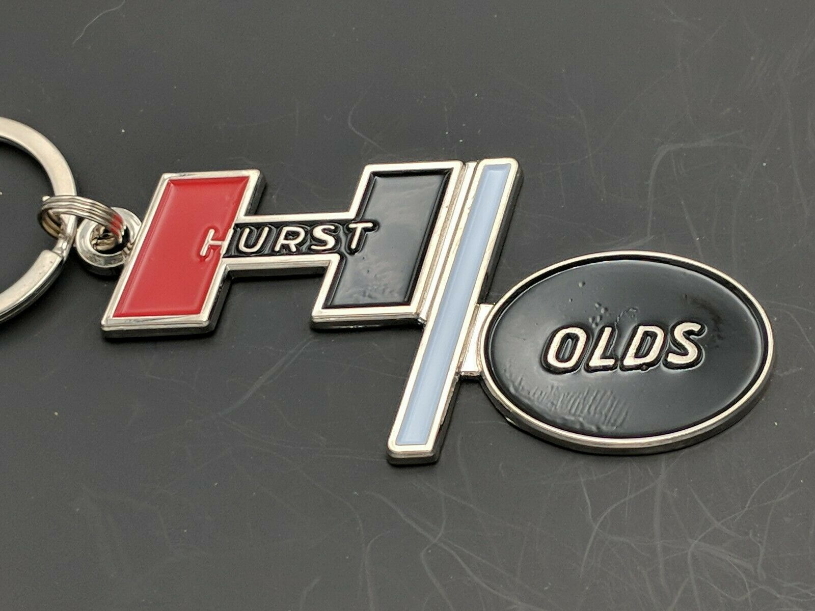 Hurst Olds emblem keychain (D7)
