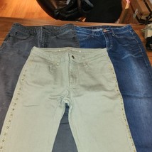 Jennifer Lopez size 6 jean lot of 3, 1 capri 2 jeans - $12.67