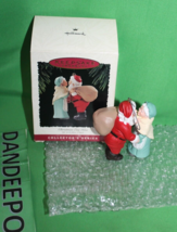 Hallmark Keepsake Christmas Eve Kiss Mr. & Mrs. Claus 1995 Collector's Ornament - £11.72 GBP