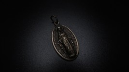 Antique Virgin Mary Pray For Us Christian Religious Medal Charm 3.7cm - £11.67 GBP