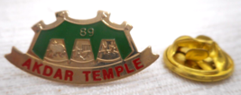 1989 SHRINERS MASON AKDAR TEMPLE Gold Green Lapel Pin 1&quot; x 1/2&quot; - £10.20 GBP