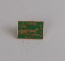 Vintage 1989 Leaders Club Horse Drawn Carriage Design Lapel Hat Pin - £7.37 GBP