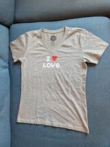 Life Is Good Crusher Tee Gray Short Sleeve Women XS Valentine&#39;s Pride Gr... - €11,99 EUR