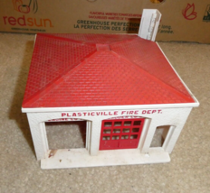Vintage O Scale Plasticville Fire Department Building Red White Worn - $16.83
