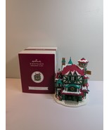 2019 Event Exclusive Hallmark Magic Of Christmas North Pole Village Arti... - $3,763.16 MXN