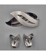 Sarah Coventry Satin Flame Brooch Earring Set Clip On Silver Tone Swoop Vtg - $41.04 CAD