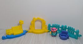 Fisher-Price Little People Maggie chair Birdhouse bench archway green fence - $12.86