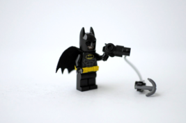 LEGO DC 70900 Batman Minifigure With Grappling Hook Gun - £11.94 GBP