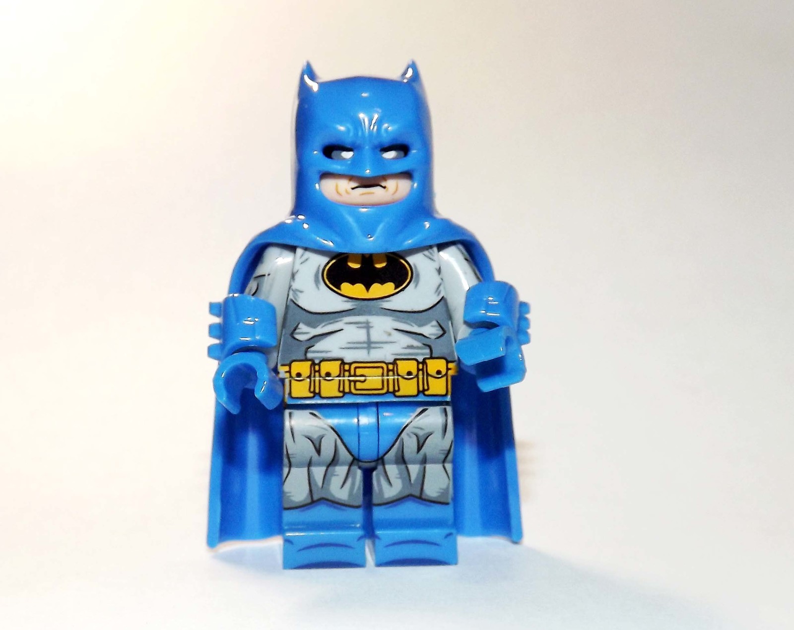 Minifigure Batman Classic Comic US Seller - $7.98