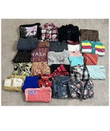 26 Piece of Clothes Womens Medium Large Extra Large XXL Most Tops Bundle... - £13.97 GBP