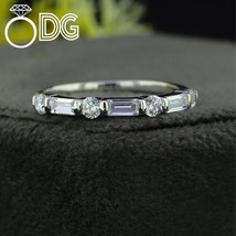 1.00 CTW Moissanite Engagement Ring in S925 Sterling Silver - $3,734.05 MXN