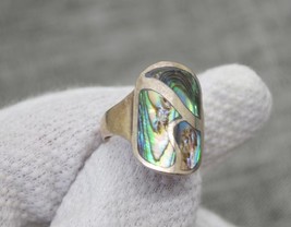 Beautiful vintage silver ring with dark mother of pearl - £19.10 GBP