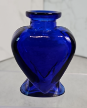 Vintage Cobalt Blue Heart Shaped Decorative Vase Bottle Glassware Heavy ... - $243.36 MXN