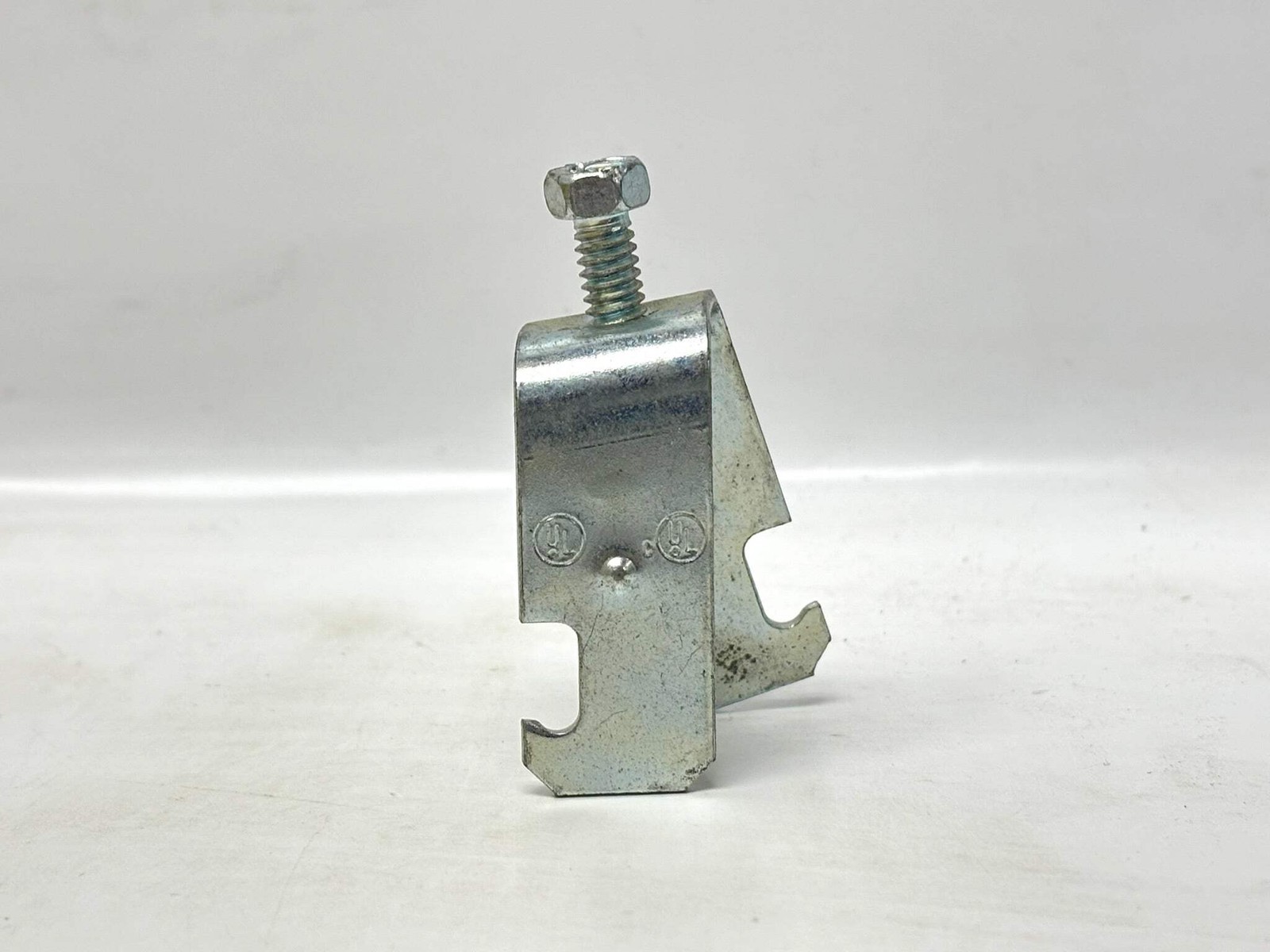 100PK nVent CADDY SCH8 One‑Piece Strut Clamp, ½″ EMT, Steel Item image 4