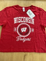 Women&#39;s ZooZatz Red Wisconsin Badgers Core Laurels Cropped T-Shirt New W Tag NWT - £16.99 GBP