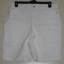 New Womens Gloria Vanderbilt &quot;Avery&quot; White Five Pocket Bermuda Short Size 16 - £22.04 GBP