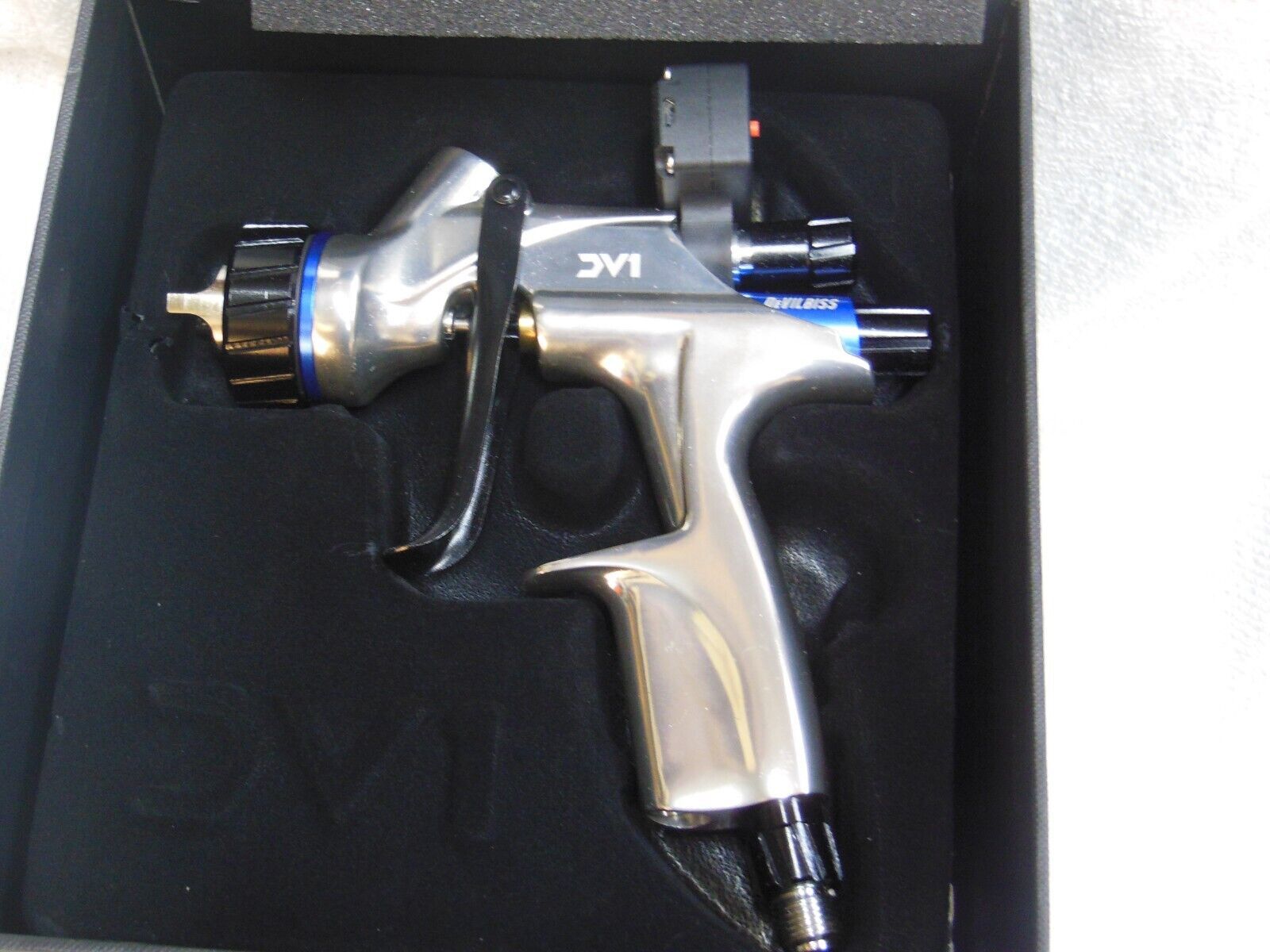 Primary image for Devilbiss DV1 basecoat paint Gun and cup has 1.3 tip digital air gauge