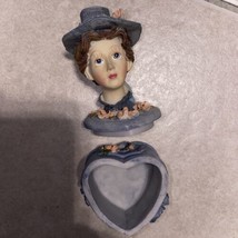 Lady w fancy hat &amp; Flowers - Trinket Box (2000) by Cornerstone Creations... - $110.72 MXN