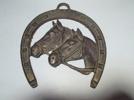 BRASS HORSE HEADS HORSESHOE HANGING WALL PLAQUE WESTERN COWBOY - £10.35 GBP