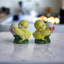Vintage Made in Japan Realistic Baby Chicks Salt &amp; Pepper Shakers Set 50s Decor - £38.82 GBP