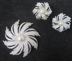 Vintage Sarah Coventry Silver Starburst Faux Pearl Brooch + Clip On Earr... - £14.76 GBP