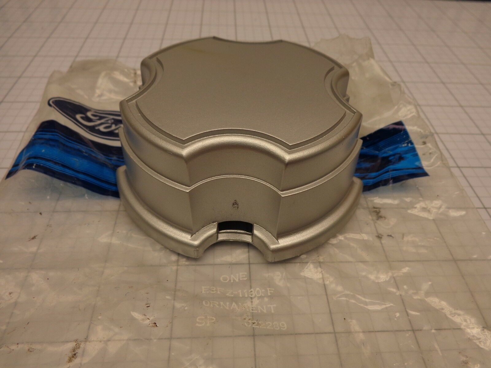 FORD OEM NOS E3FZ-1130-F Hub Cap Center Wheel Ornament Some EXP Escort 8... - $12.58