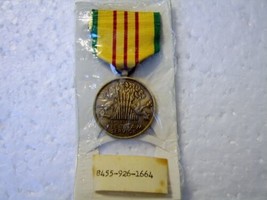VIETNAM SERVICE MEDAL - IN BOX DATED 1967 BY HIS LORDSHIP, INC. - £8.24 GBP