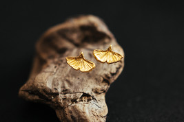 Golden ginkgo studs. 24k gold plated sterling silver. Natural ginkgo earrings. - £23.18 GBP