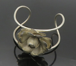DESIGNER 925 Silver - Vintage Sculpted Flower Motif Shiny Cuff Bracelet - BT7815 - £132.43 GBP