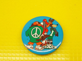 Space Jam Bugs Taz Coyote Collectable Badge Button Pinback Vintage NOS - $16.56