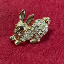 Vintage Rhinestone Easter Bunny Rabbit Brooch Lapel Pin Jewelry Signed Avon - £11.15 GBP