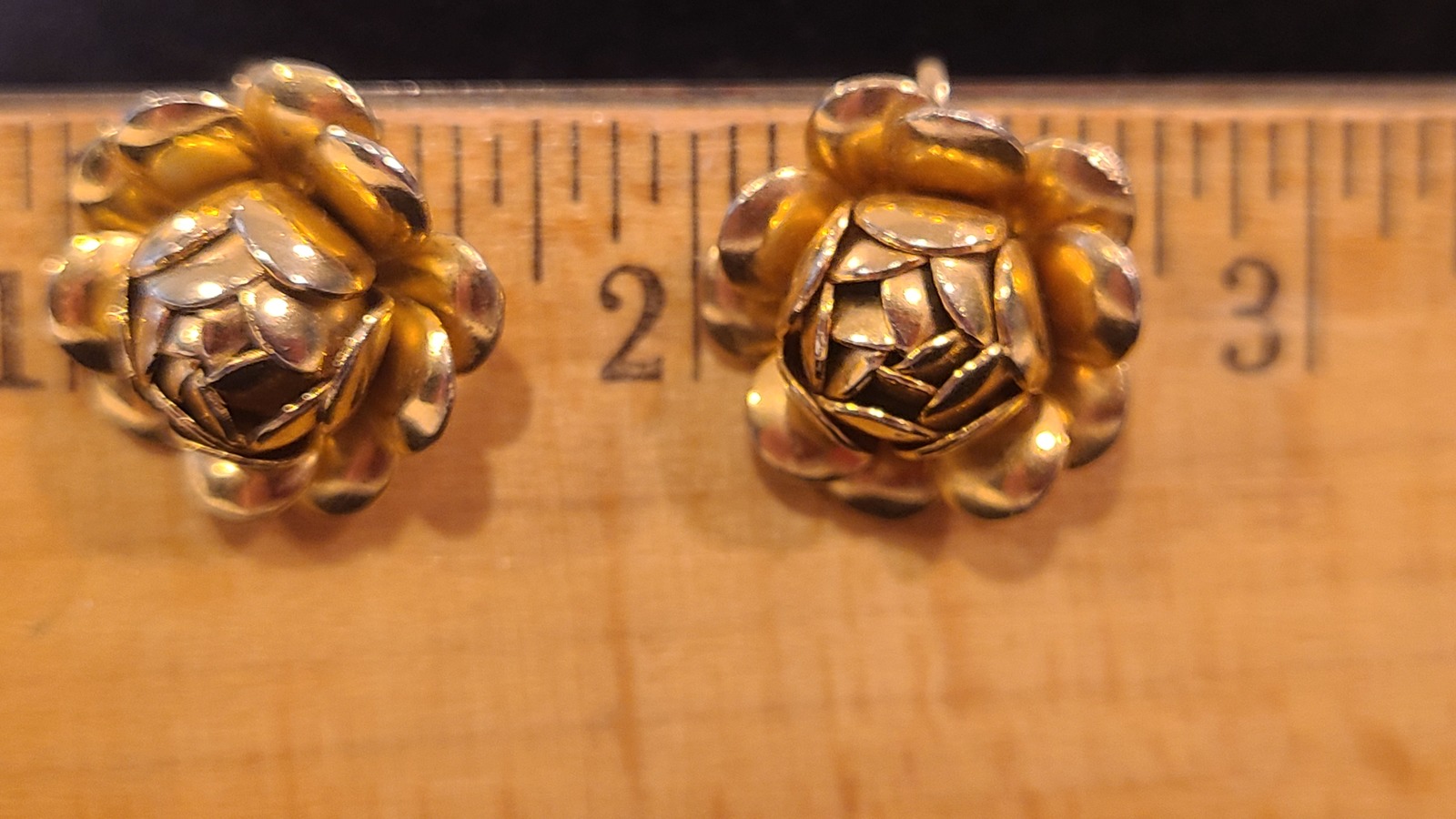 Vintage Rose Bud Gold Tone Flower Screw On Earrings Item image 3