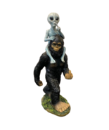 Bigfoot 54772 Sasquatch Carrying Alien Statue 15&quot; H Resin - €41,52 EUR