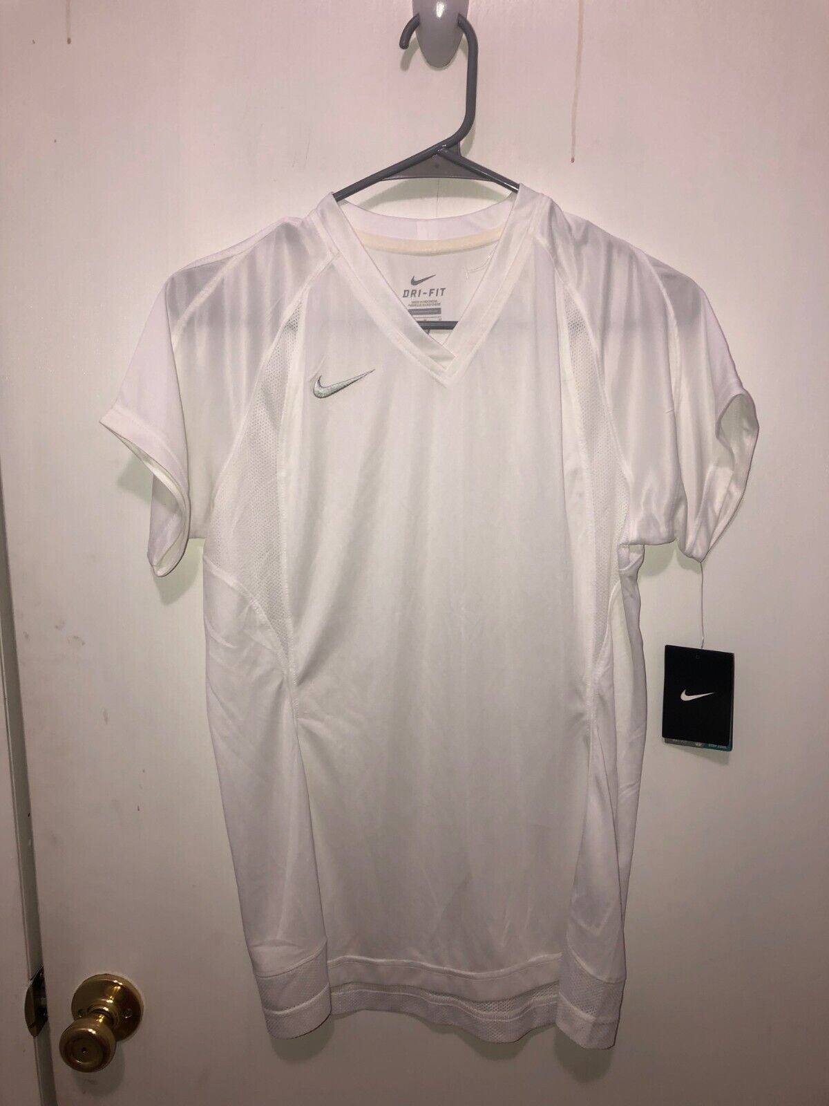 NWT Nike Womens SZ Medium Mystifi Jersey White Short Sleeve 379181 - $13.85