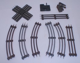 Lot Of 7 Pieces 3 Rail Track + Lionel Cross Track &amp; More Accessories - £11.74 GBP