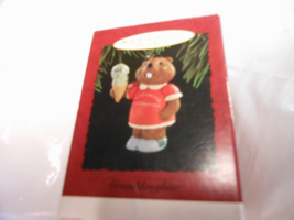 Hallmark Keepsake Granddaughter" 1994 Ornament NEW OTHER - $5.69