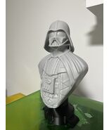 Darth Vader Tribute Bust 23 cm | Hand-painted resin figure with PLA base... - $2,560.28 MXN